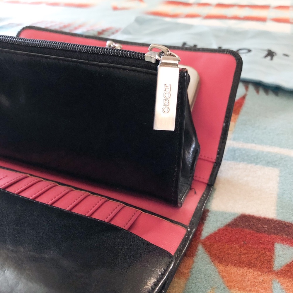 HOBO Black Leather Crossbody Wallet - Picture 3 of 12